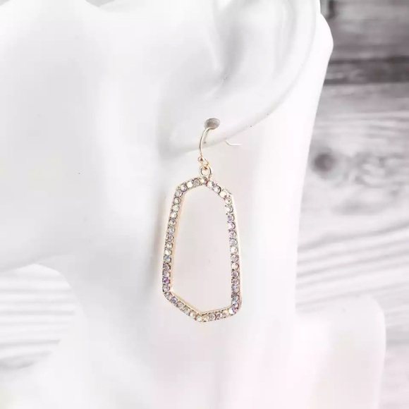 🔴 5/$20 Crystal geometric drop gold earrings NEW - Picture 2 of 6